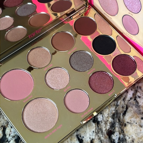 ⭐🦇Rare! Tarte Busy Gal Goals Eye & Cheek Palette - Picture 3 of 12